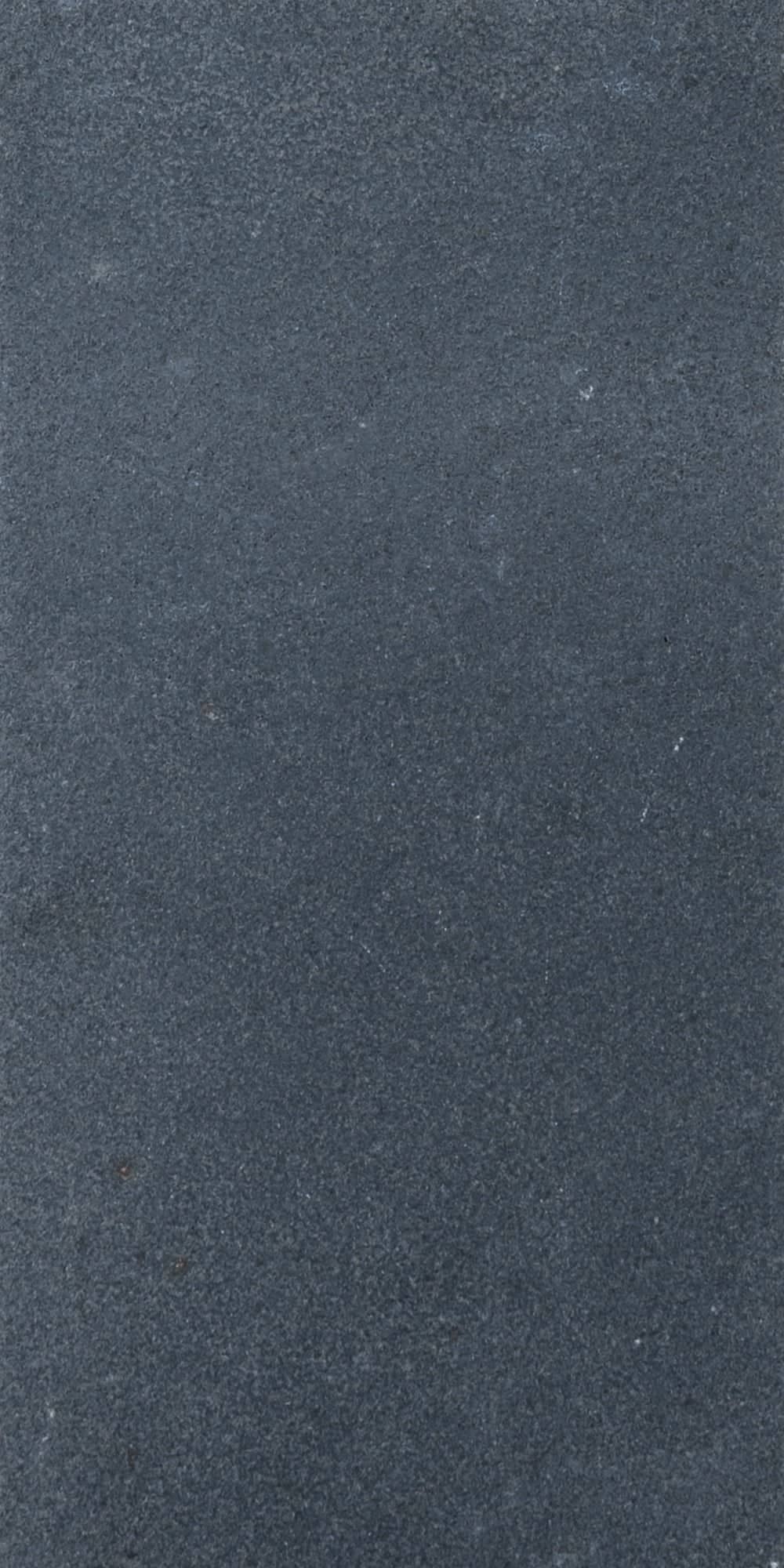 Black Basalt Tumbled+brushed 24x24 3cm Paver